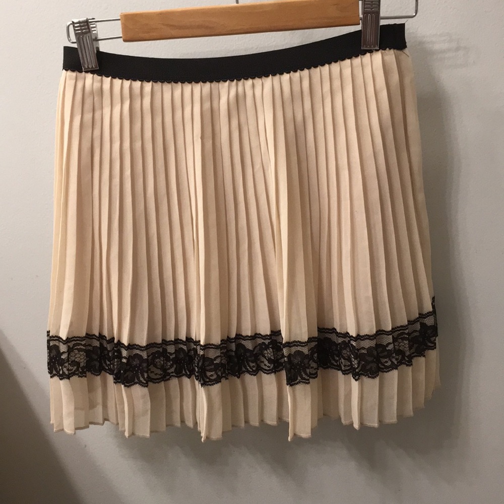 Pleated skirt